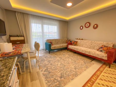 Kumbağ'da Denize Sıfır Havuzlu Sitede Sezonluk Kiralık 2+1 Daire
