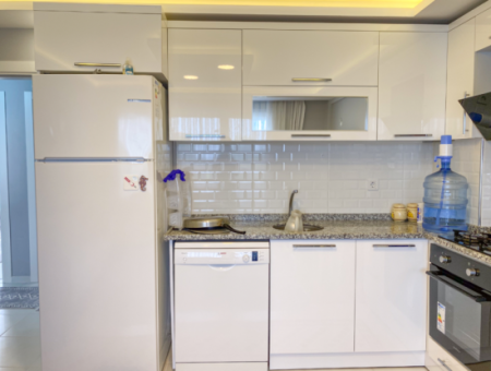Kumbağ'da Denize Sıfır Havuzlu Sitede Sezonluk Kiralık 2+1 Daire