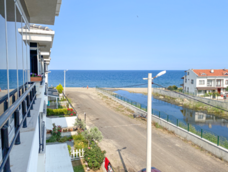 Kumbağ'da Denize Sıfır Havuzlu Sitede Sezonluk Kiralık 2+1 Daire