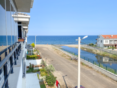 Kumbağ'da Denize Sıfır Havuzlu Sitede Sezonluk Kiralık 2+1 Daire