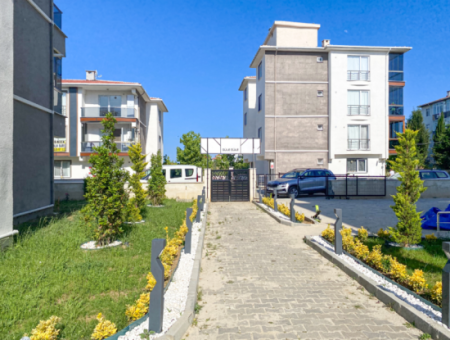Yeni Binada Site İçinde Geniş Bahçeli Satılık Köşe 1+1 Daire