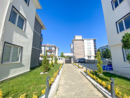 Yeni Binada Site İçinde Geniş Bahçeli Satılık Köşe 1+1 Daire