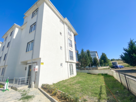 Yeni Binada Site İçinde Geniş Bahçeli Satılık Köşe 1+1 Daire