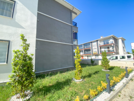 Yeni Binada Site İçinde Geniş Bahçeli Satılık Köşe 1+1 Daire