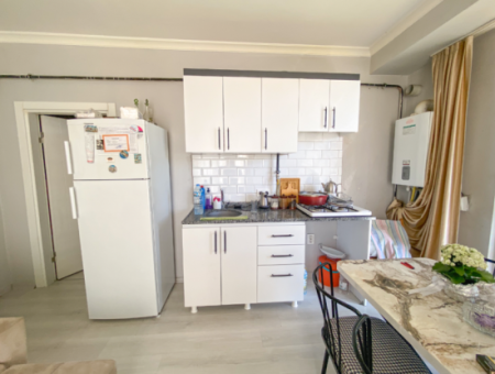 Yeni Binada Site İçinde Geniş Bahçeli Satılık Köşe 1+1 Daire
