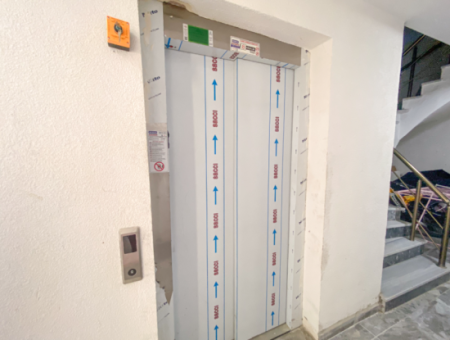 Yeni Binada Site İçinde Geniş Bahçeli Satılık Köşe 1+1 Daire