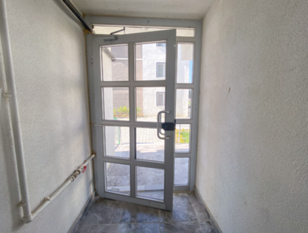 Yeni Binada Site İçinde Geniş Bahçeli Satılık Köşe 1+1 Daire
