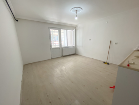 Kumbağ Merkezi Konumda Geniş Balkonlu Kiralık 1+1 Daire
