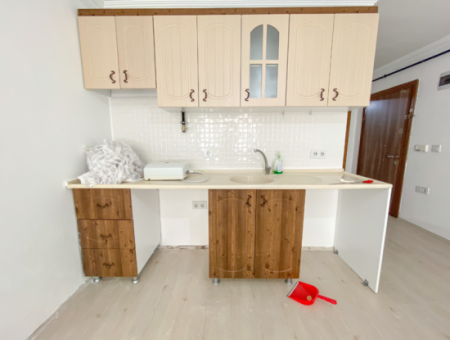 Kumbağ Merkezi Konumda Geniş Balkonlu Kiralık 1+1 Daire