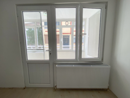 Kumbağ Merkezi Konumda Geniş Balkonlu Kiralık 1+1 Daire