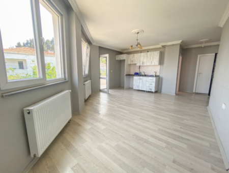 Kumbağ Pazar Sokağına Yakın Geniş Kiralık 1+1 Daire