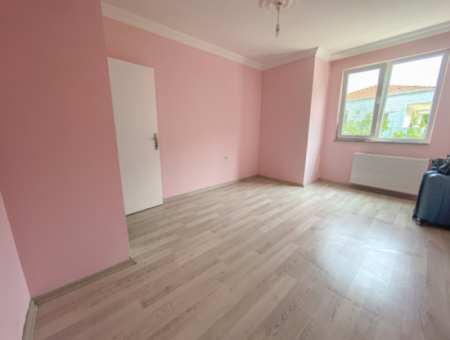 Kumbağ Pazar Sokağına Yakın Geniş Kiralık 1+1 Daire