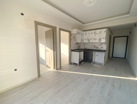 Kumbağ'da Cadde Üzerinde Havuzlu Sıfır 2+1 Satılık Daireler