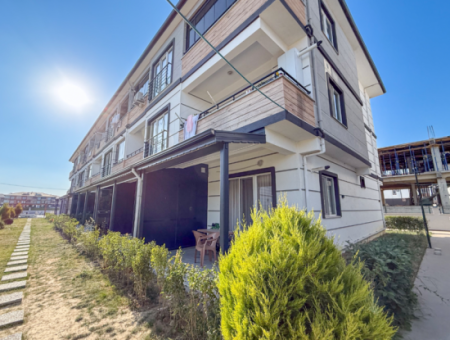Havuzlu Aquaparklı Güvenlikli Site İçinde Satılık 1+1 Daire