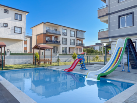 Havuzlu Aquaparklı Güvenlikli Site İçinde Satılık 1+1 Daire