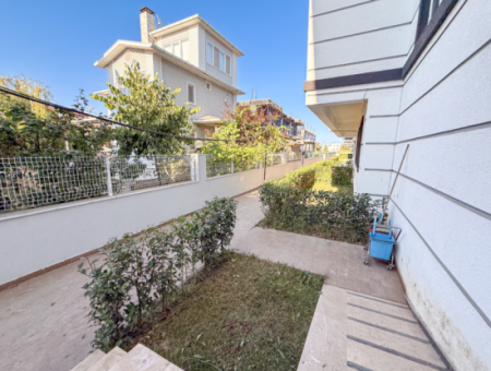 Havuzlu Aquaparklı Güvenlikli Site İçinde Satılık 1+1 Daire