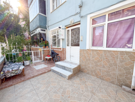 Kumbağ Pazar Sokağında Geniş Balkonlu Eşyalı Satılık 2+1 Daire