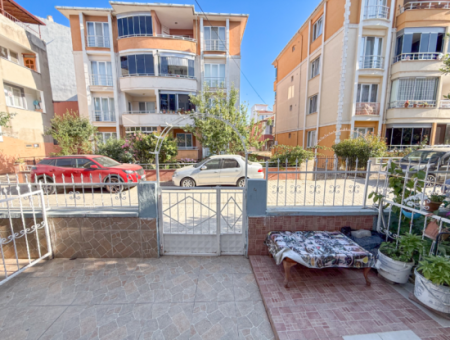 Kumbağ Pazar Sokağında Geniş Balkonlu Eşyalı Satılık 2+1 Daire