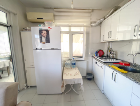 Kumbağ Pazar Sokağında Geniş Balkonlu Eşyalı Satılık 2+1 Daire