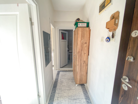 Kumbağ Pazar Sokağında Geniş Balkonlu Eşyalı Satılık 2+1 Daire