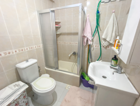 Kumbağ Pazar Sokağında Geniş Balkonlu Eşyalı Satılık 2+1 Daire