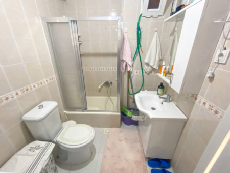 Kumbağ Pazar Sokağında Geniş Balkonlu Eşyalı Satılık 2+1 Daire
