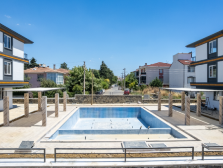Kumbağ Deniz Tarafında Havuzlu Sitede Satılık Lüks 2+1 Daireler