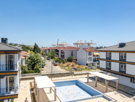 Kumbağ Deniz Tarafında Havuzlu Sitede Satılık Lüks 2+1 Daireler