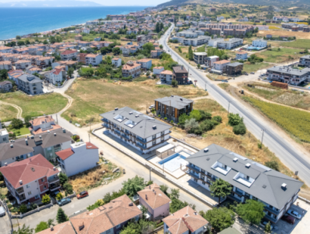Kumbağ Deniz Tarafında Havuzlu Sitede Satılık Lüks 2+1 Daireler