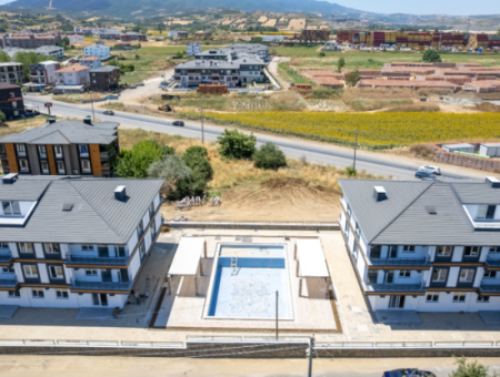 Kumbağ Deniz Tarafında Havuzlu Sitede Satılık Lüks 2+1 Daireler