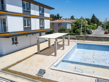 Kumbağ Deniz Tarafında Havuzlu Sitede Satılık Lüks 2+1 Daireler