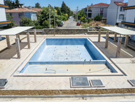 Kumbağ Deniz Tarafında Havuzlu Sitede Satılık Lüks 2+1 Daireler