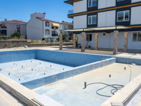 Kumbağ Deniz Tarafında Havuzlu Sitede Satılık Lüks 2+1 Daireler