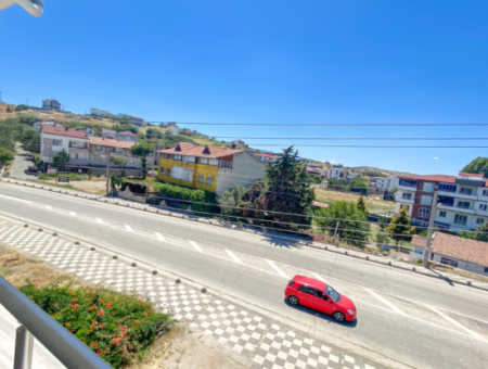 Kumbağ'da Caddeye Sıfır Denize Tarafında Satılık 2+1 Daire