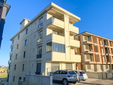 Merkezi Konumda Deniz Manzaralı Bahçeli Lüks 1+1 Satılık Daire
