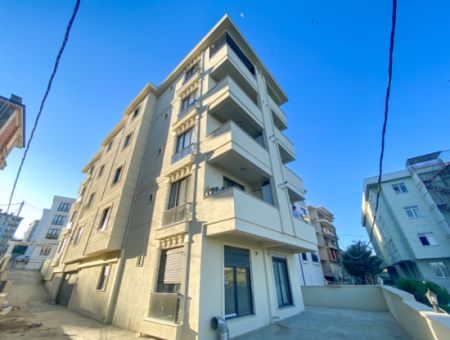 Merkezi Konumda Deniz Manzaralı Bahçeli Lüks 1+1 Satılık Daire