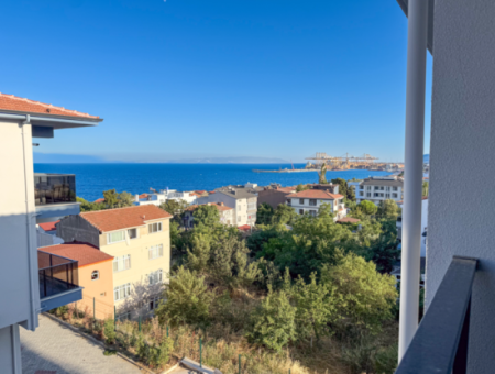 Barbaros'ta Deniz Manzaralı Geniş Lüks 1+1 Satılık Daire