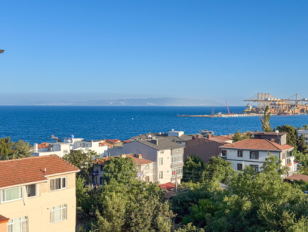 Barbaros'ta Deniz Manzaralı Geniş Lüks 1+1 Satılık Daire