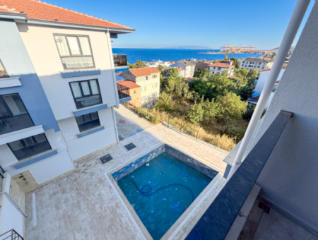 Barbaros'ta Deniz Manzaralı Geniş Lüks 1+1 Satılık Daire