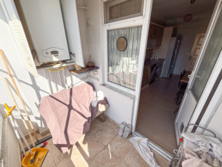 Çiftlikönü'nde Merkezi Konumda Çift Balkonlu Satılık 2+1 Daire