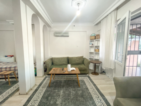  Kumbağ'da Denize Sıfır Site İçinde Satılık 3+1 Bahçeli Villa