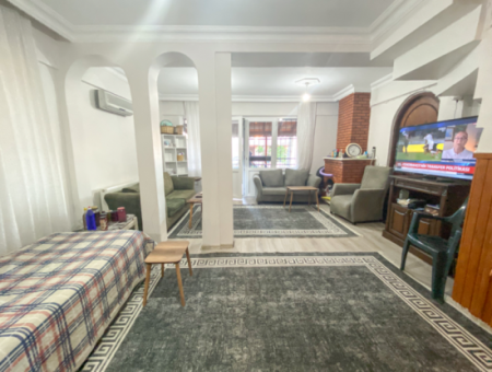  Kumbağ'da Denize Sıfır Site İçinde Satılık 3+1 Bahçeli Villa