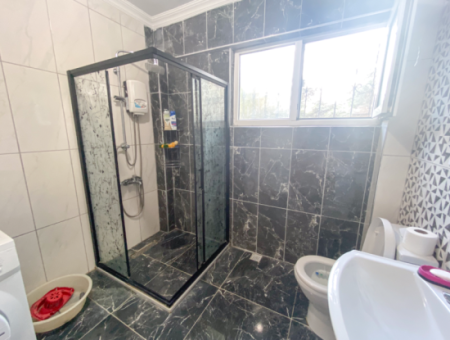  Kumbağ'da Denize Sıfır Site İçinde Satılık 3+1 Bahçeli Villa