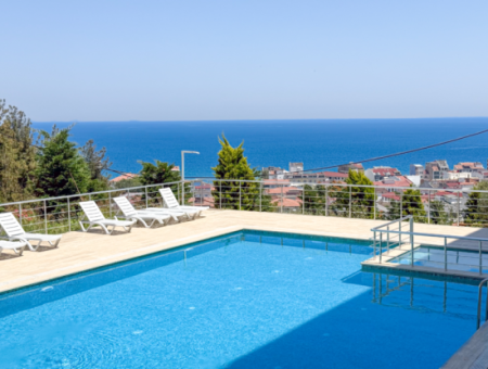Kumbağ'da Deniz Manzaralı Havuzlu Eşyalı 2+1 Satılık Daire