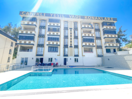 Kumbağ'da Deniz Manzaralı Havuzlu Eşyalı 2+1 Satılık Daire