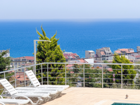 Kumbağ'da Deniz Manzaralı Havuzlu Eşyalı 2+1 Satılık Daire