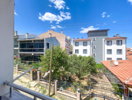 Kumbağ'da Merkezi Konumda Eşyalı 2+1 Kiralık Daire