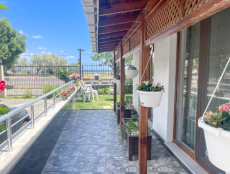 Kumbağ Denize Sıfır Lüks Krediye Uygun Satılık 3+1 Bahçeli Villa