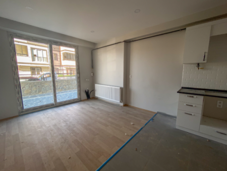 Kumbağ Havuzlu Sitede Denize Yakın Satılık Lüks 1+1 Daireler