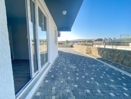 Kumbağ Havuzlu Sitede Denize Yakın Satılık Lüks 1+1 Daireler